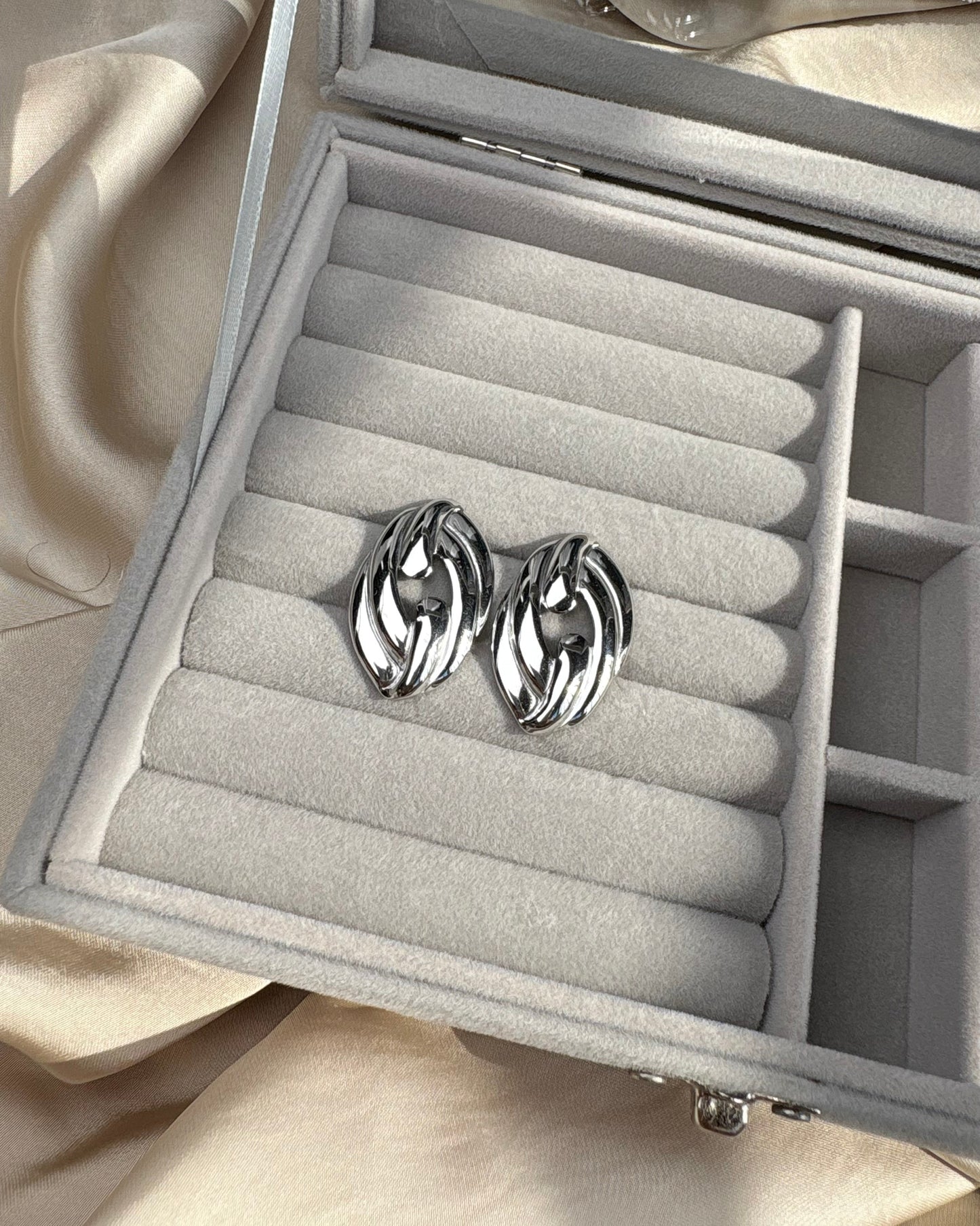 Interlock Studs