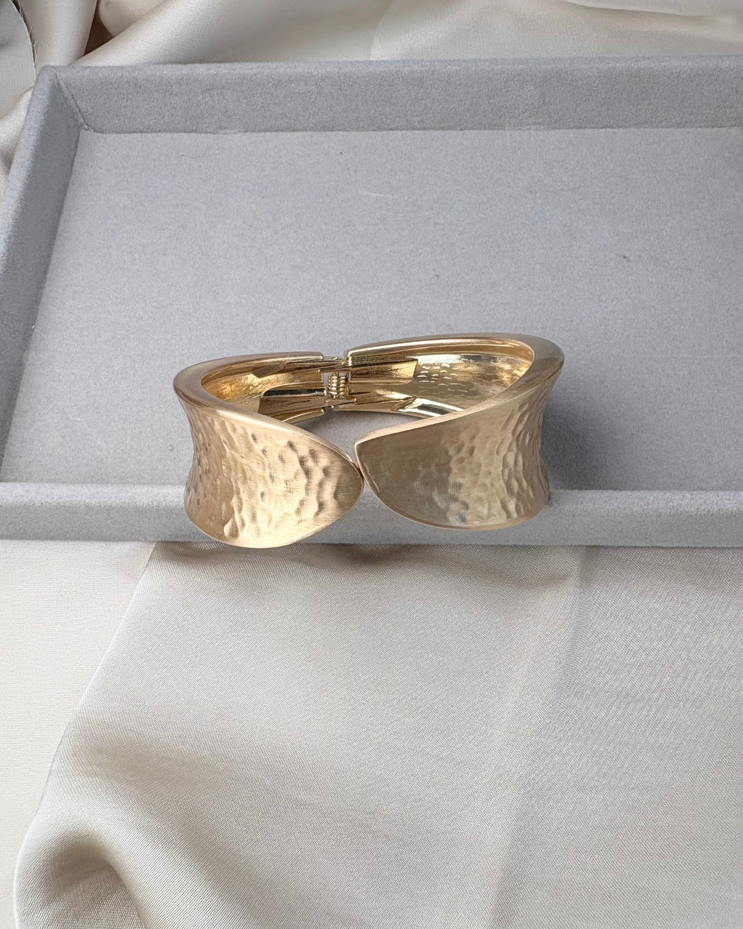 Waveform Cuff