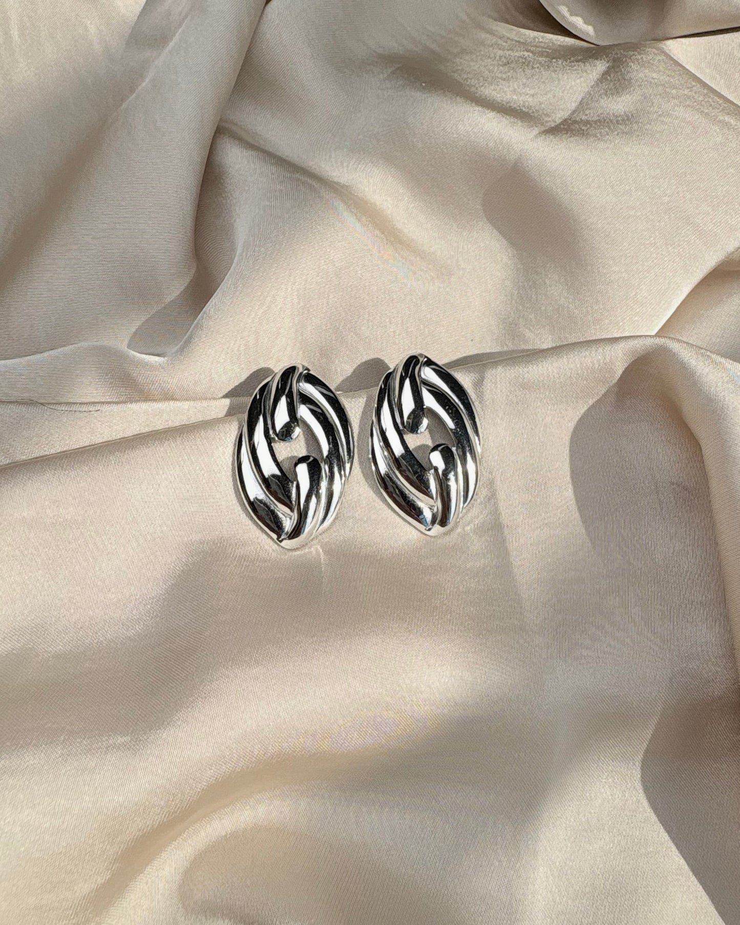 Interlock Studs