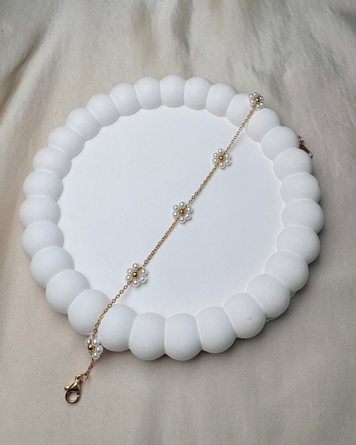 Daisy Pearl Chain Bracelet
