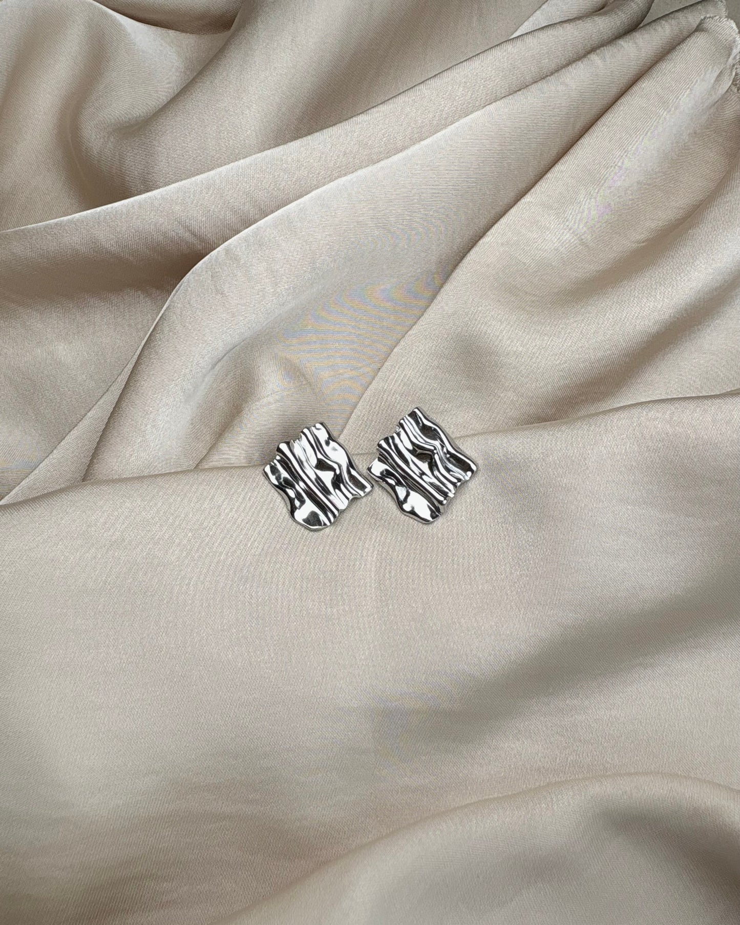 Silvergrain Studs