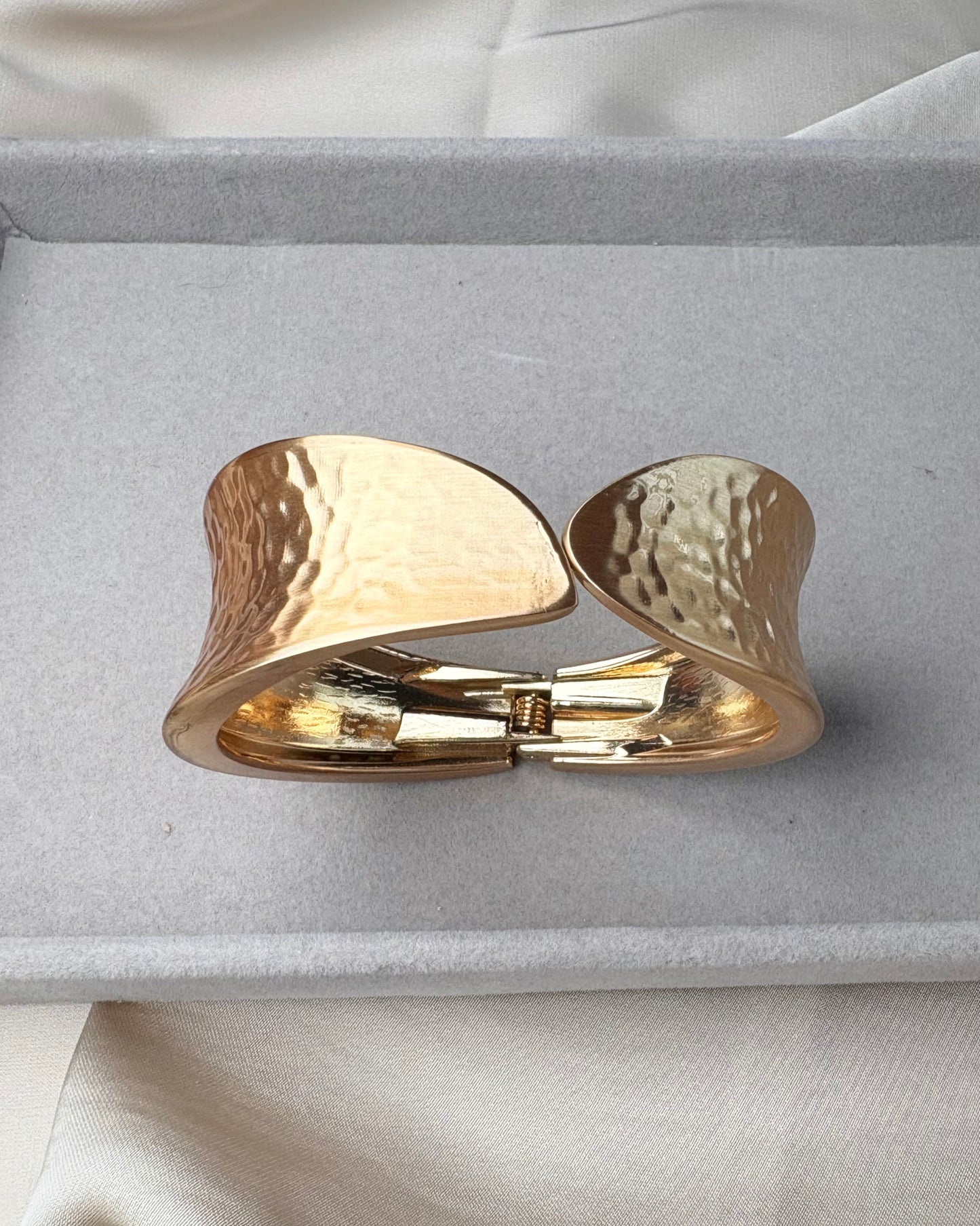 Waveform Cuff