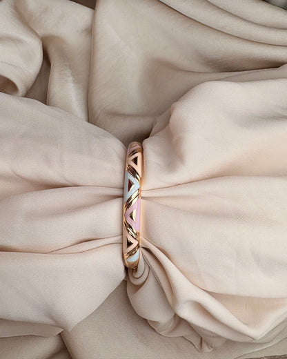 Evelyn Crest Bangle