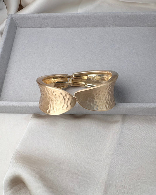 Waveform Cuff
