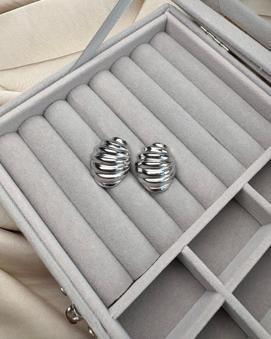 Sculpt Shell Studs