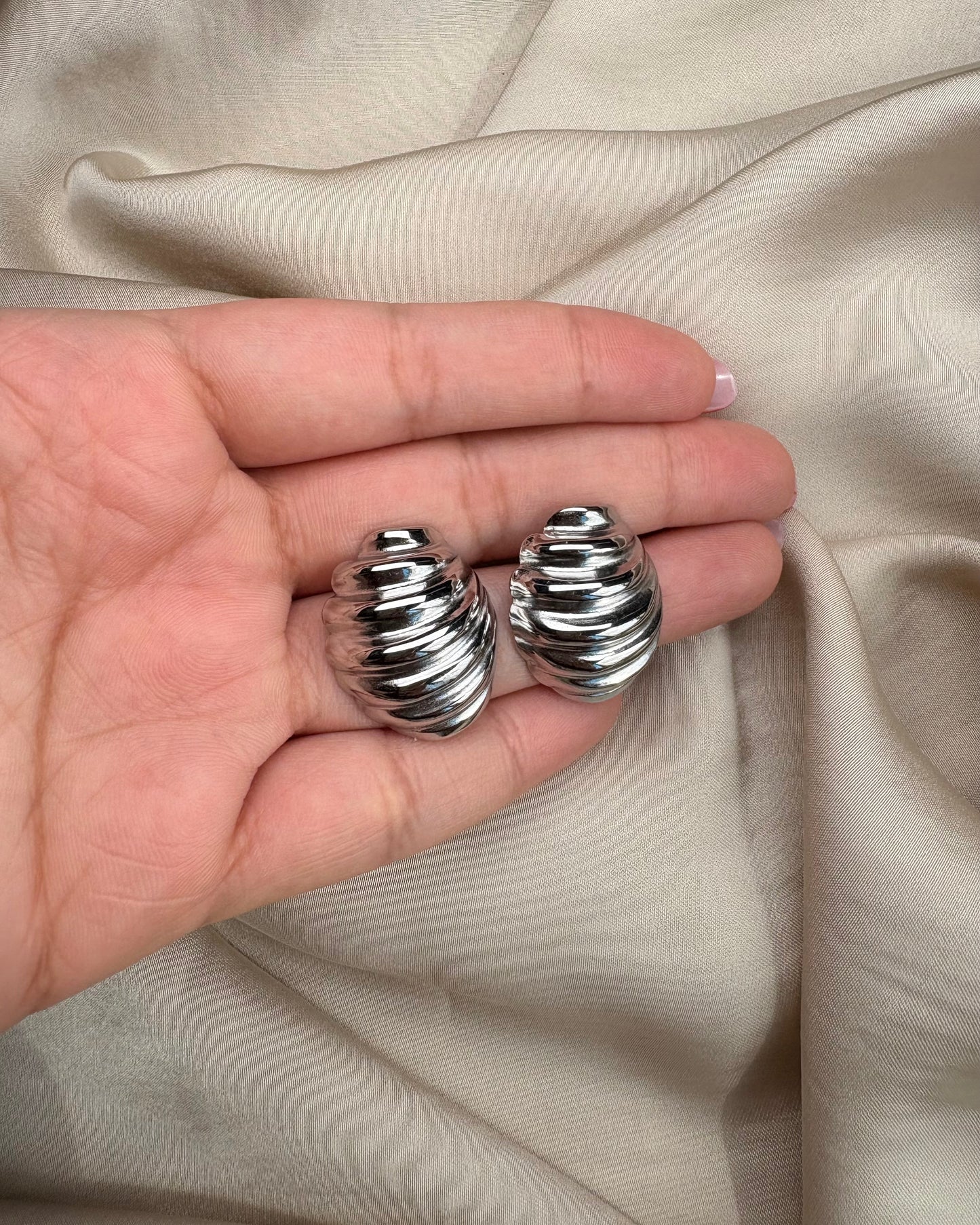 Sculpt Shell Studs