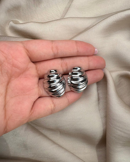 Sculpt Shell Studs